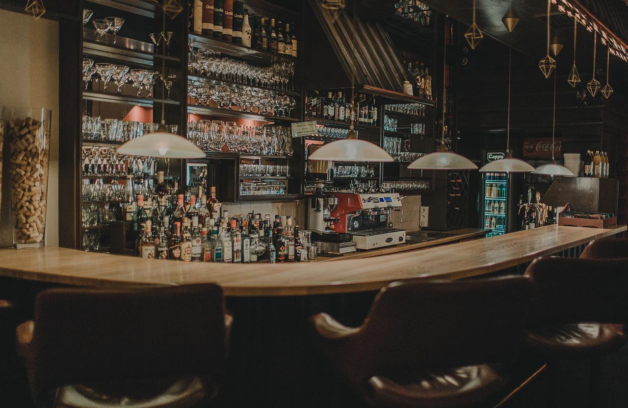 Hotel Restaurant Boss Miłosław エクステリア 写真