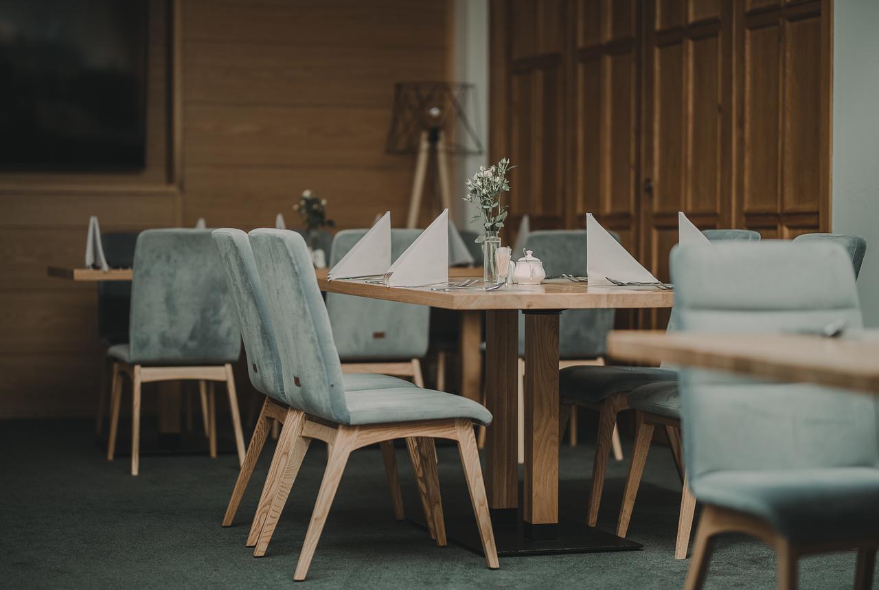 Hotel Restaurant Boss Miłosław エクステリア 写真