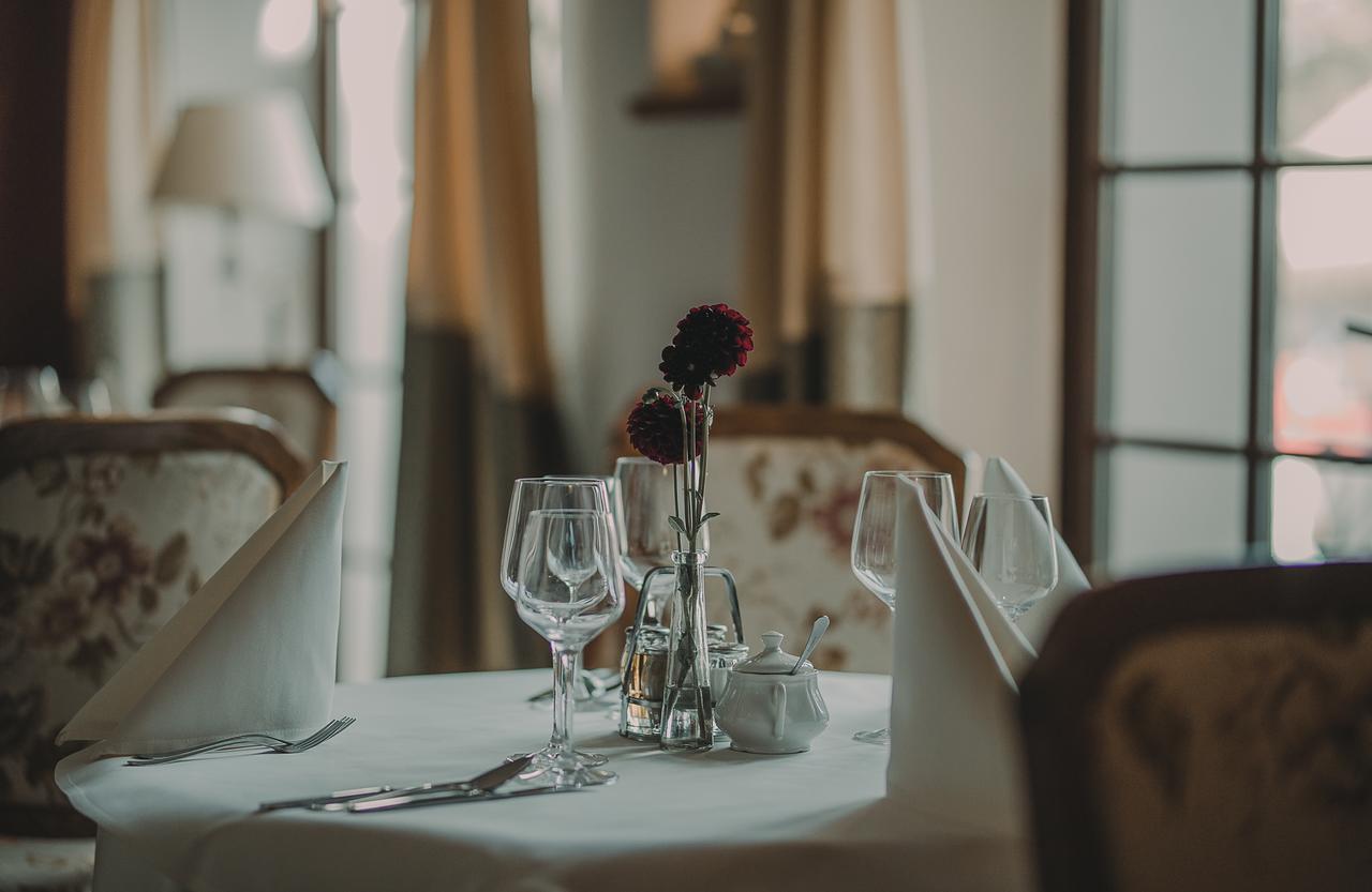 Hotel Restaurant Boss Miłosław エクステリア 写真